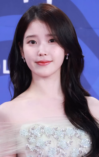 IU (아이유)